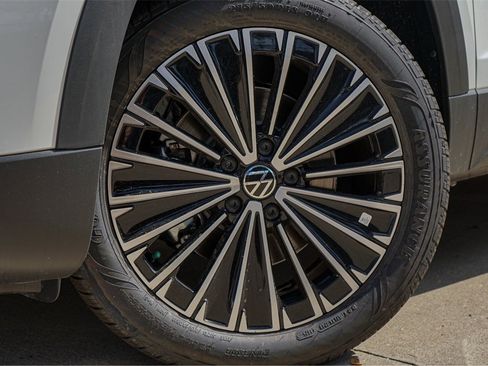 New 2025 Volkswagen Taos SE image 2