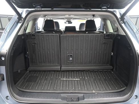 Used 2023 Toyota Highlander XLE FWD image 27