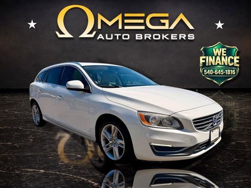 Used 2015 Volvo V60 T5 Premier w/ Convenience Package image 1