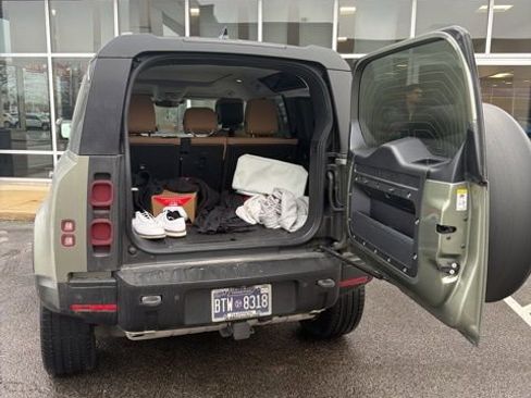 Used 2025 Land Rover Defender 110 X-Dynamic SE image 7