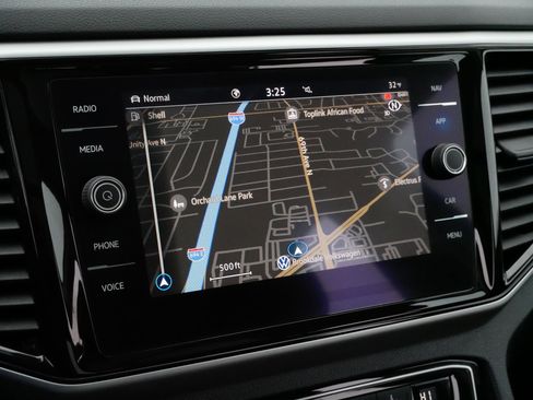 Certified 2022 Volkswagen Atlas SEL R-Line image 22