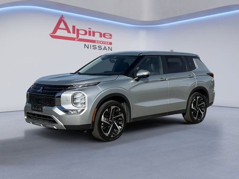 Used 2024 Mitsubishi Outlander SE image 1