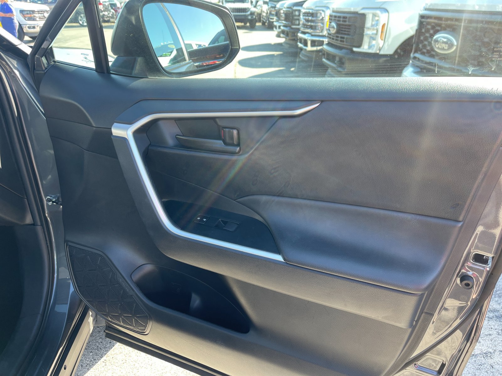 Used 2025 Toyota RAV4 LE AWD/4WD image 21