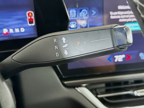 Used 2025 Chevrolet Equinox EV LT w/ Comfort Package image 25