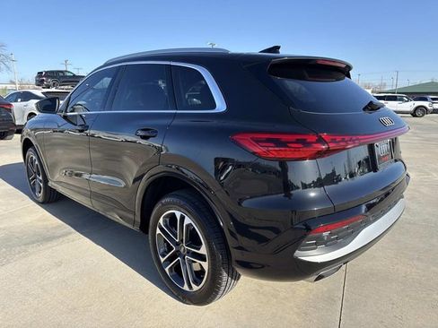 Certified 2025 Audi Q5 Premium w/ 19" Wheel Package AWD/4WD image 5