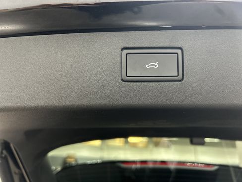 New 2025 Volkswagen Tiguan SE image 28