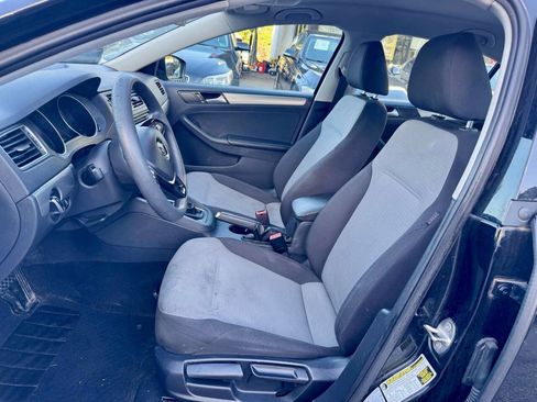 Used 2017 Volkswagen Jetta S w/ Jetta S Cold Weather Package image 10