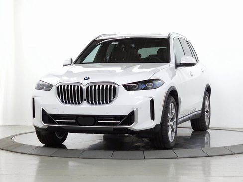 Used 2026 BMW X5 xDrive40i w/ Parking Assistance Package AWD/4WD image 3