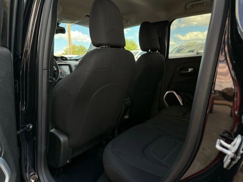 Used 2019 Jeep Renegade Latitude w/ UConnect 8.4 Nav Group image 42