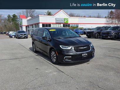 Used 2023 Chrysler Pacifica Touring-L