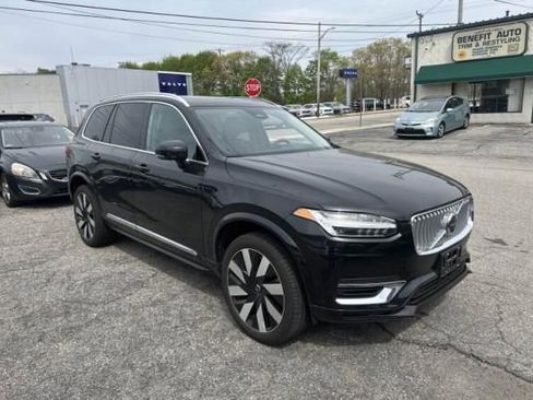 Used 2025 Volvo XC90 T8 Ultra w/ Protection Package Premier AWD/4WD image 2
