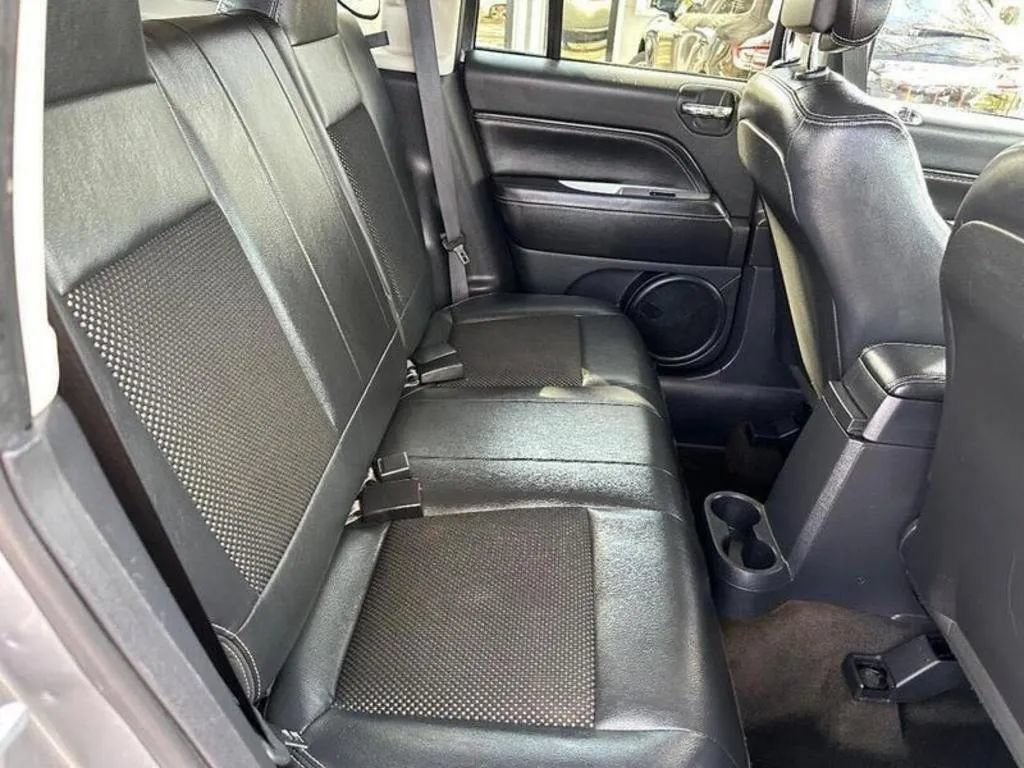 Used 2016 Jeep Compass Latitude FWD image 27
