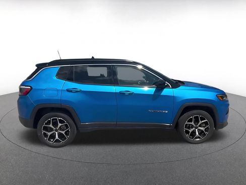 Used 2025 Jeep Compass Limited AWD/4WD image 16