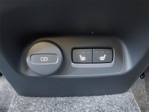 New 2026 Volvo XC40 B5 Plus w/ Protection Package Premier image 31