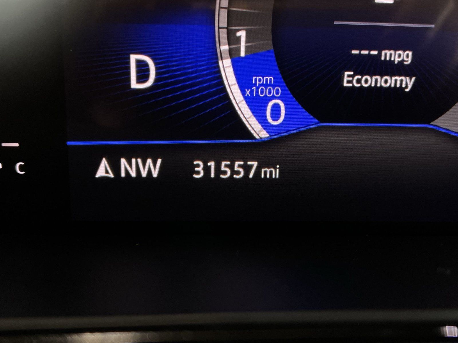 Used 2024 Volkswagen Taos SE w/ Panoramic Sunroof Package FWD image 17