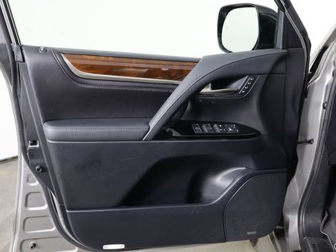 Used 2016 Lexus LX 570 4WD w/ Luxury Package image 23