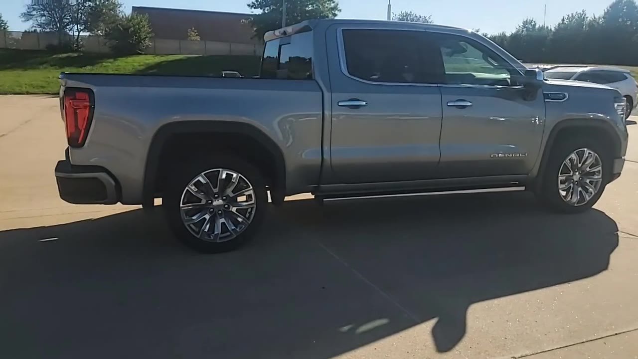 Used 2024 GMC Sierra 1500 Denali w/ Denali Reserve Package AWD/4WD image 9