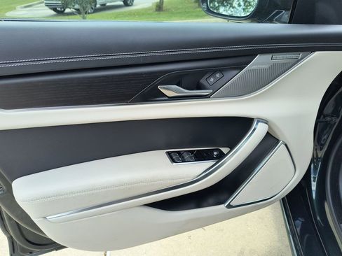 Used 2024 Jaguar XF R-Dynamic SE image 19