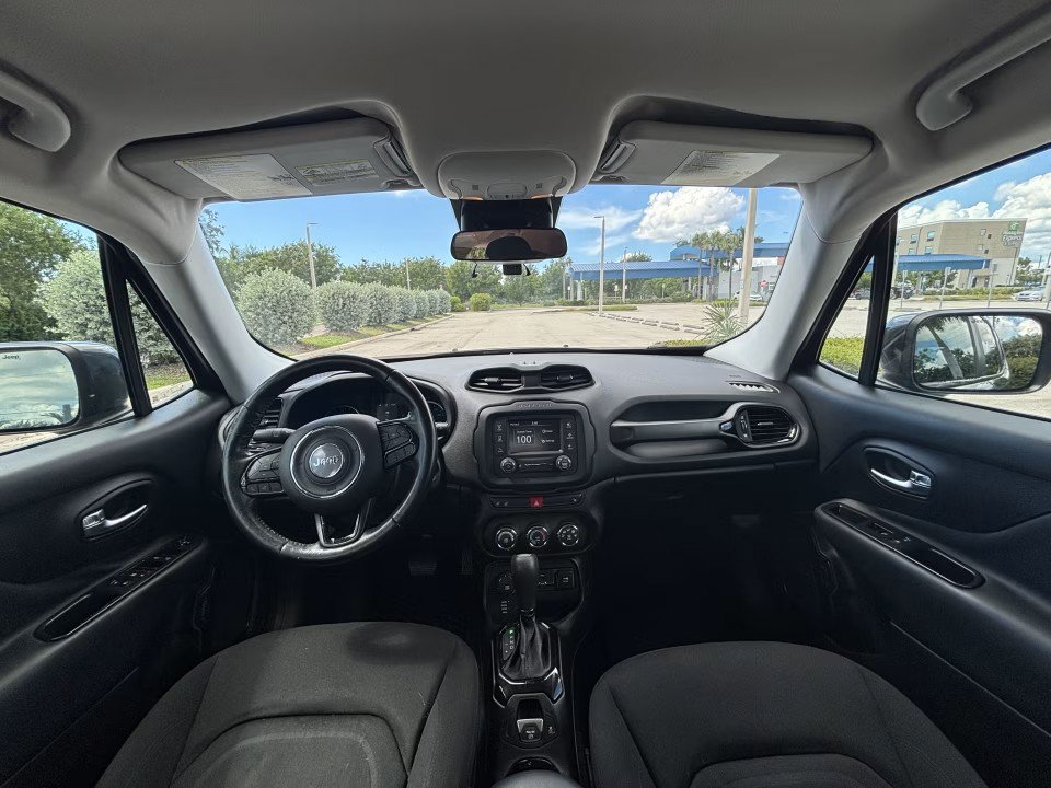 Used 2017 Jeep Renegade Altitude AWD/4WD image 13