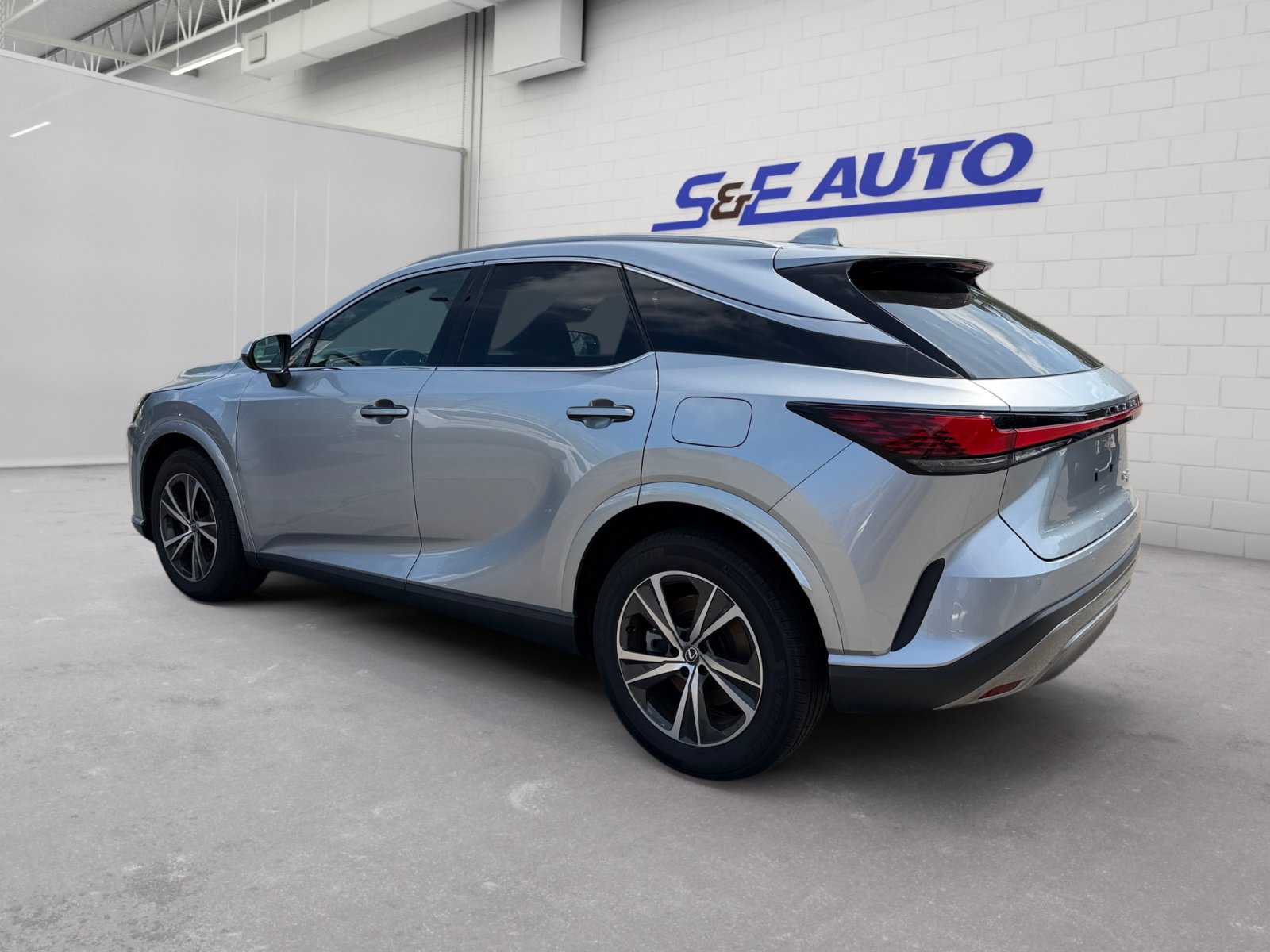 Used 2023 Lexus RX 350 Premium w/ Accessory Package (Z1) AWD/4WD image 3