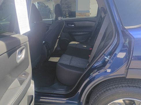 Used 2025 Nissan Rogue SV AWD/4WD image 10
