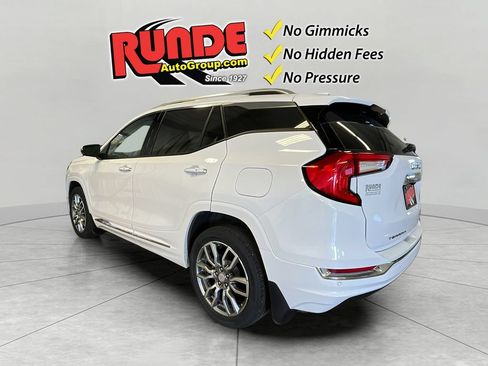 Used 2023 GMC Terrain Denali w/ Denali Premium Package AWD/4WD image 4