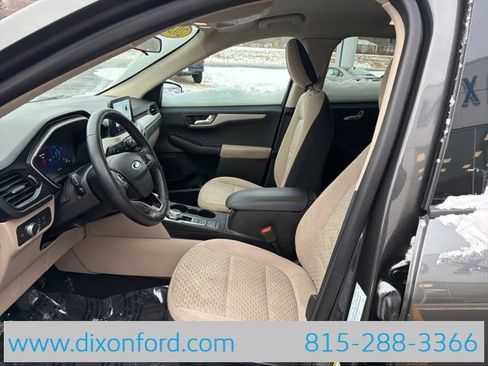 Used 2020 Ford Escape SE Sport image 9