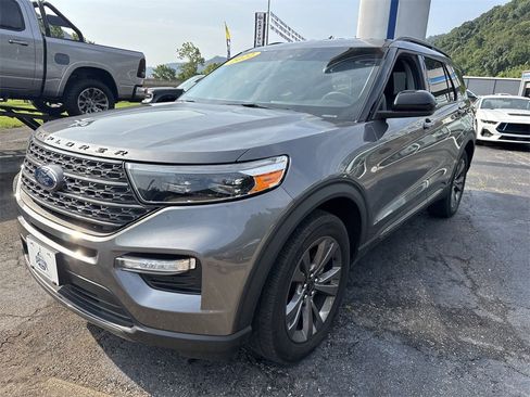 Used 2022 Ford Explorer XLT w/ Equipment Group 202A image 10