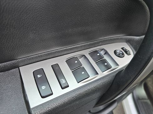 Used 2014 Chevrolet Silverado 2500 LT AWD/4WD image 24