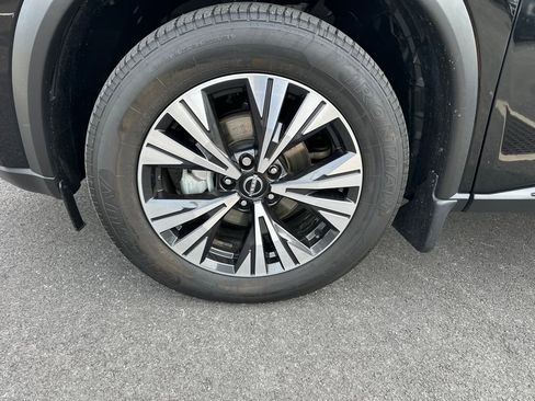 Used 2023 Nissan Rogue SV image 12