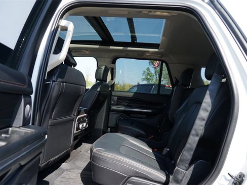 Used 2021 Ford Expedition Platinum image 18