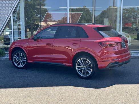 Certified 2025 Audi Q3 2.0T Premium w/ Convenience Package AWD/4WD image 3