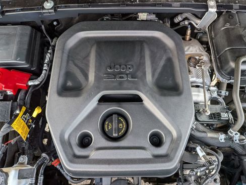 Used 2023 Jeep Wrangler Sport AWD/4WD image 13