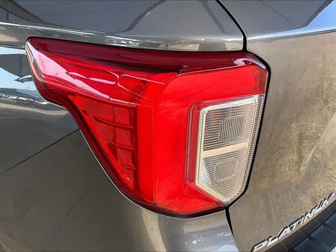 Used 2022 Ford Explorer Platinum w/ Equipment Group 601A AWD/4WD image 29