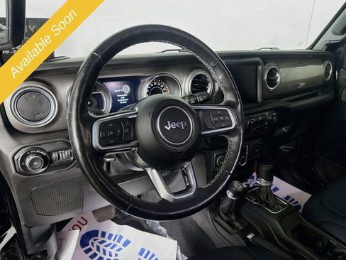 Used 2021 Jeep Wrangler Unlimited Sahara w/ Uconnect 4C Nav & Sound Group AWD/4WD image 9