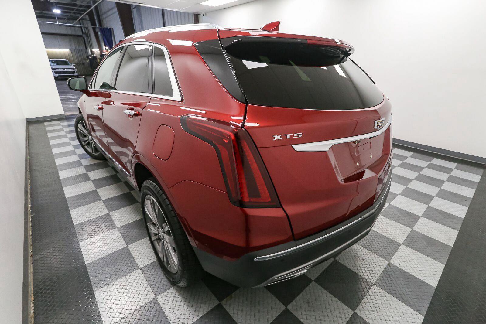 Used 2021 Cadillac XT5 Premium Luxury AWD/4WD image 9
