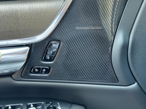 Used 2023 Volvo S90 B6 Plus w/ Protection Package Premier image 16