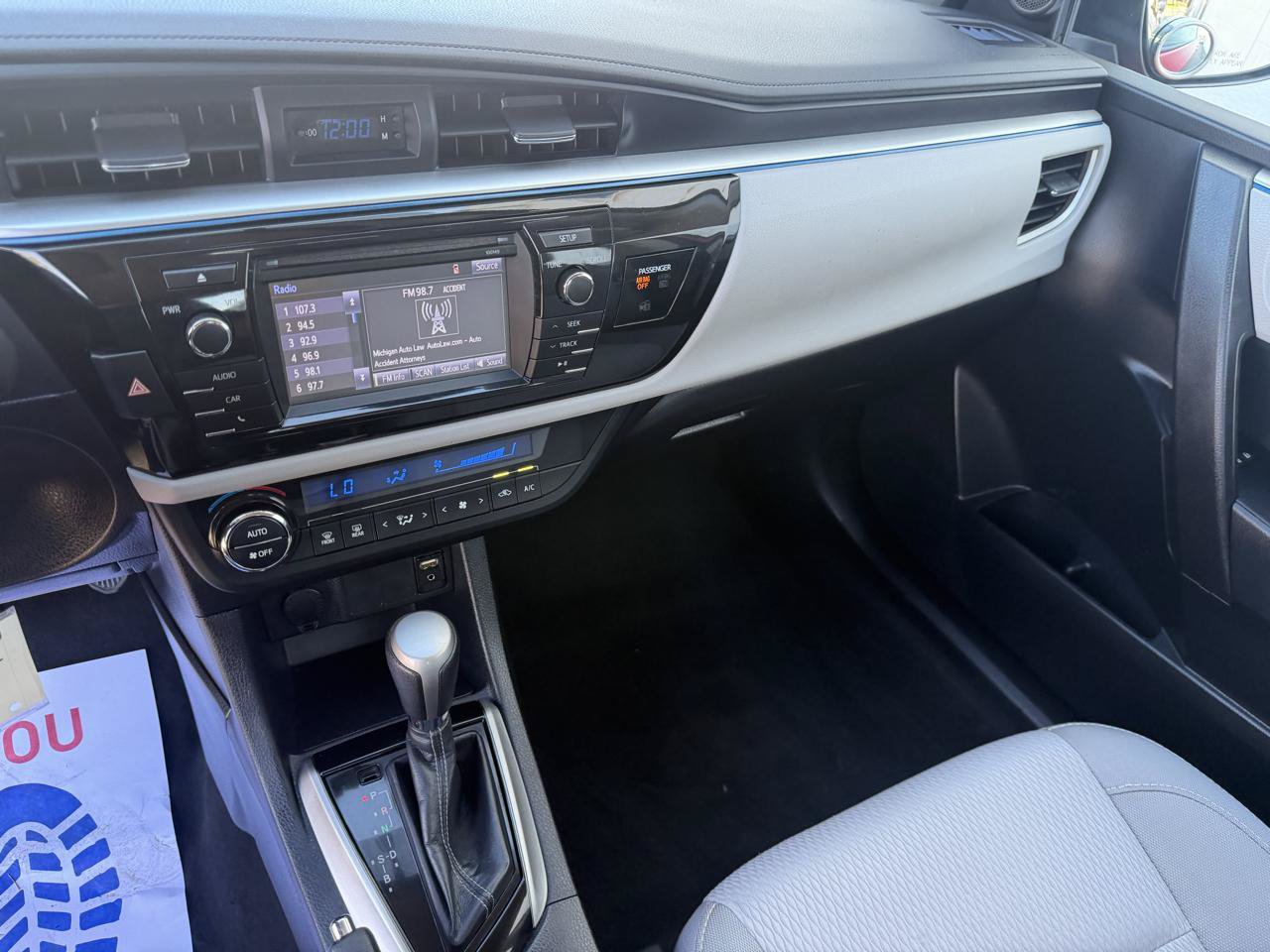 Used 2015 Toyota Corolla LE FWD image 12