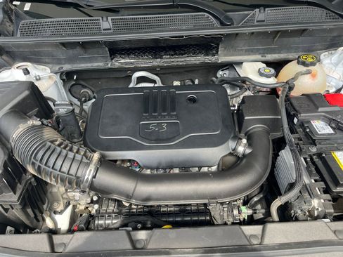 Used 2023 GMC Acadia SLT image 32