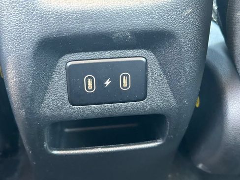 Used 2025 Hyundai Venue SEL FWD image 20