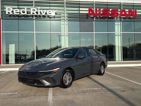 Used 2024 Hyundai Elantra SE FWD image 1