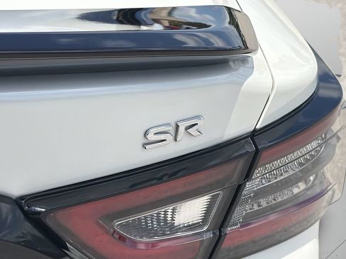Used 2023 Nissan Maxima SR w/ Sport Mat Group FWD image 9