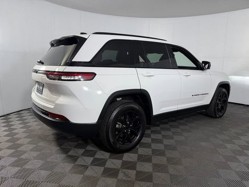 Used 2025 Jeep Grand Cherokee Altitude image 5