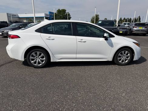Used 2025 Toyota Corolla LE FWD image 2