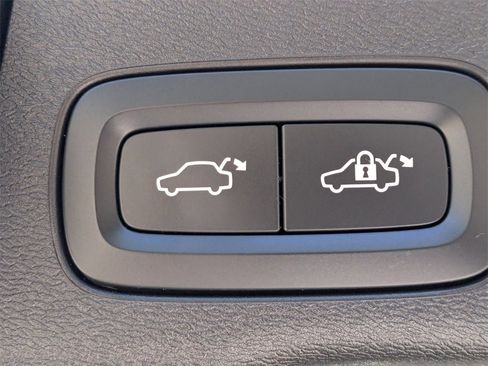 Certified 2022 Volvo XC60 B5 Inscription w/ Advanced Package image 14