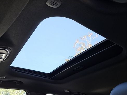 New 2025 Jeep Grand Cherokee Altitude image 17