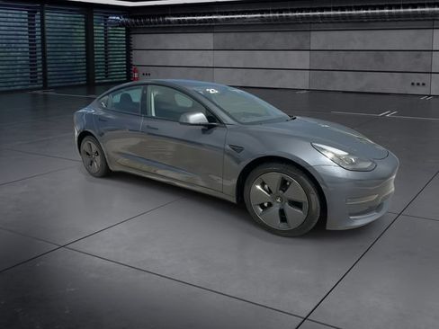 Used 2023 Tesla Model 3 Standard Range RWD image 2