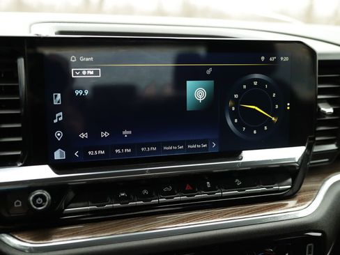 Used 2024 Chevrolet Silverado 1500 LT w/ Z71 Off-Road Package image 13