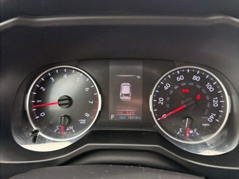 Used 2021 Toyota RAV4 LE image 11