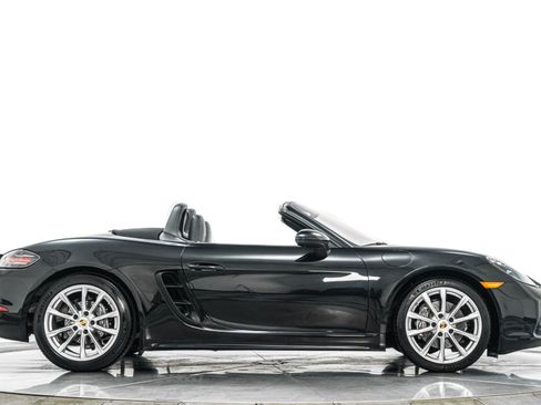 Used 2017 Porsche 718 Boxster RWD image 43